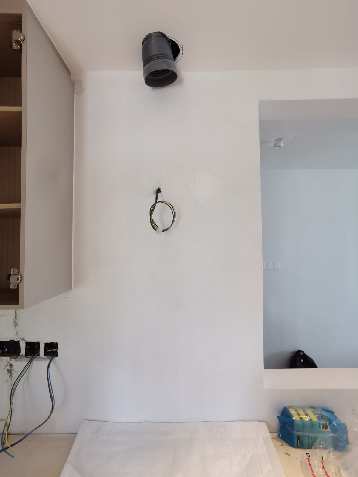 Cooker Hood Installation 2